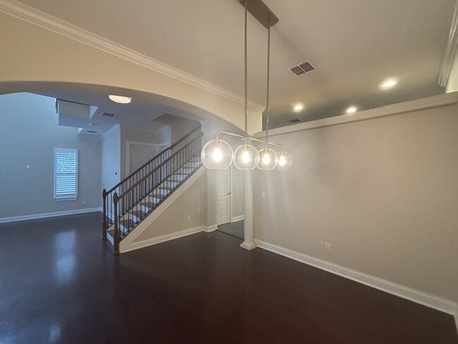 Building Photo - 827 Meridale Ave