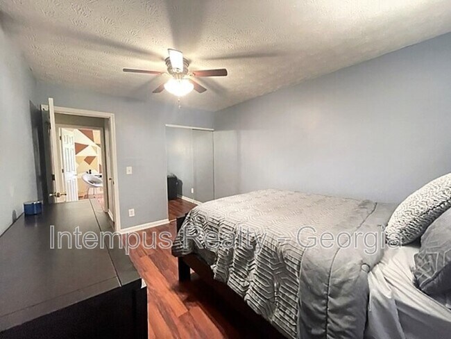 Building Photo - 238 Oak Grove Way