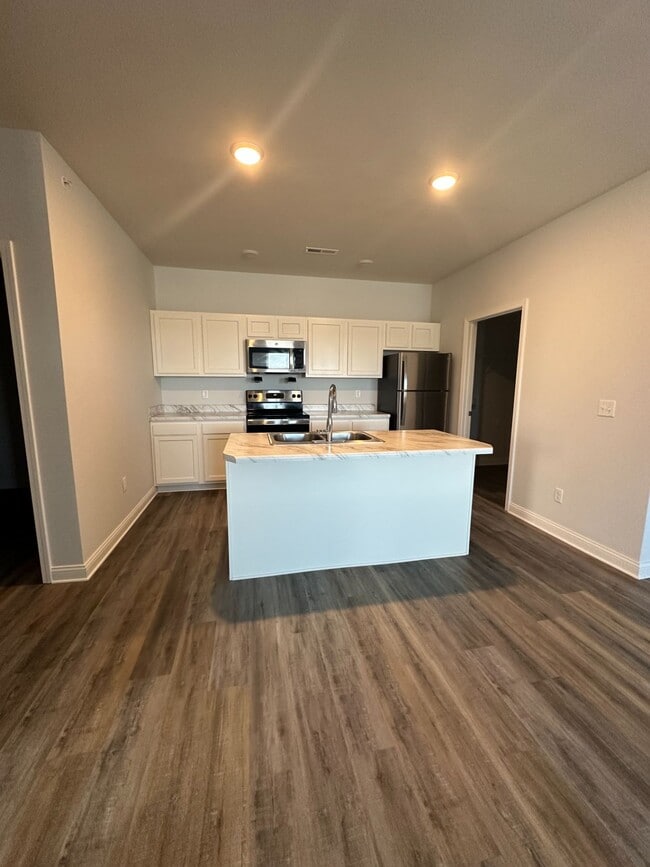 Building Photo - The Villages at Lake Reba