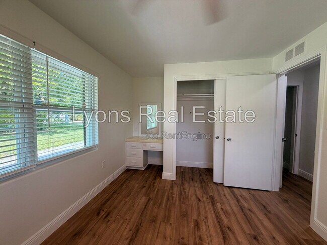 Building Photo - 10621 McGregor Blvd
