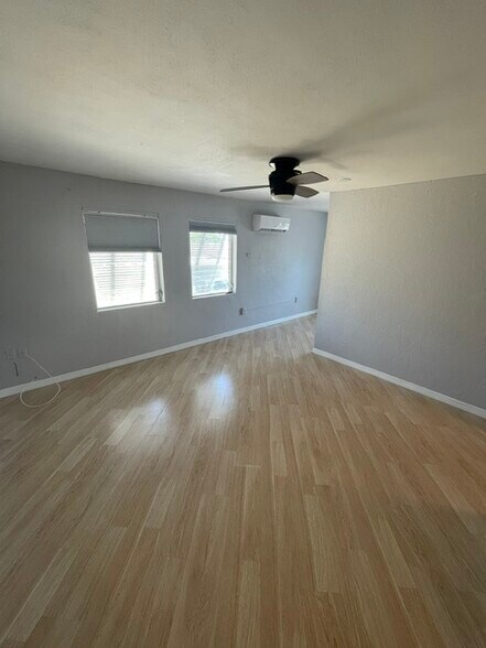 Building Photo - 1508 Dolphin St