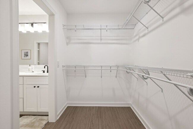 Building Photo - 623 Ashton St