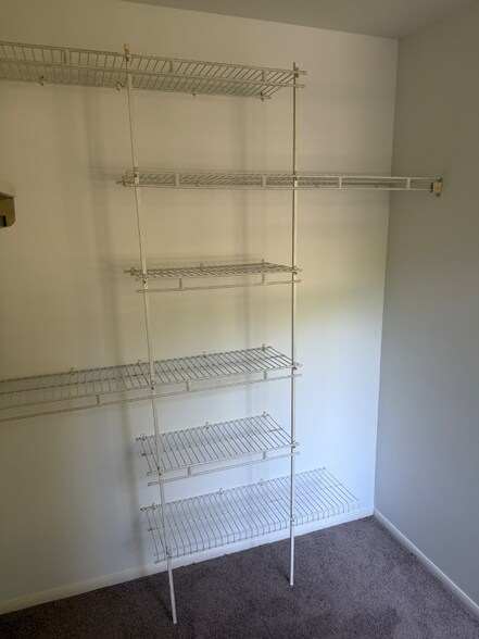 Building Photo - 10210 Swinging Bridge Dr