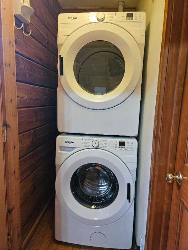 Building Photo - 619 Sandy Beach Court