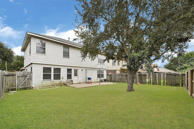 Building Photo - 15230 Weeping Cedar Ln