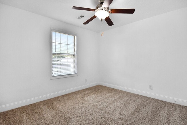 Building Photo - Pet Friendly Four Bedroom!