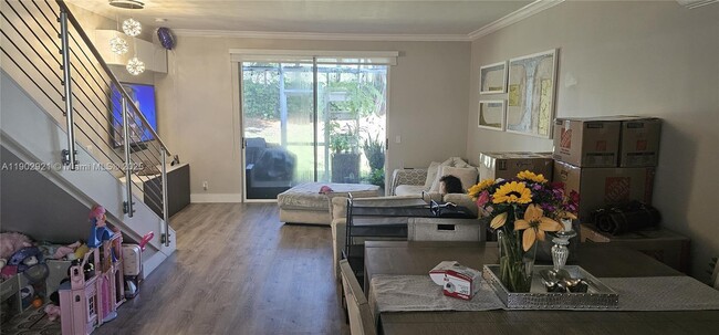 Building Photo - 1002 Sevilla Cir