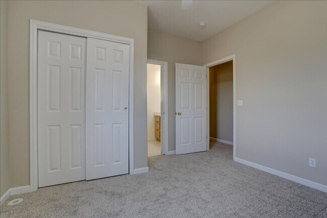 Building Photo - Amazing Custom Ranch with Privacy and Spra...