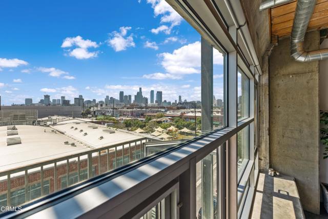 Building Photo - 530 S Hewitt St