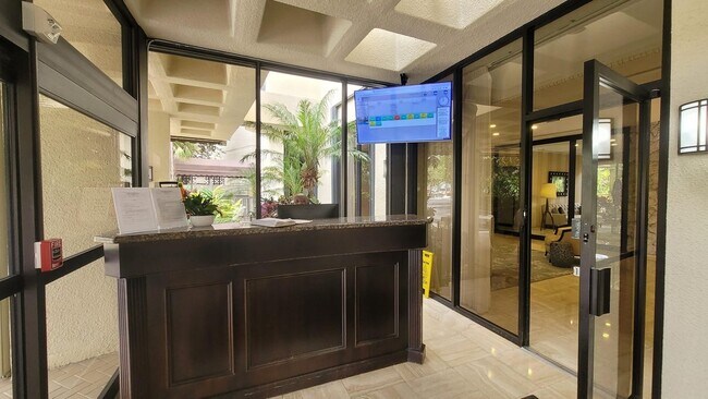 Building Photo - 2480 Presidential Way