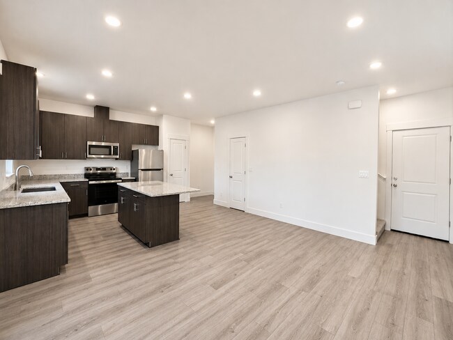Building Photo - 5882 W 40th Ct