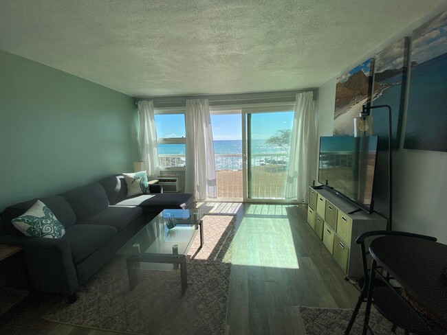 Building Photo - Makaha Surfside - One Bedroom