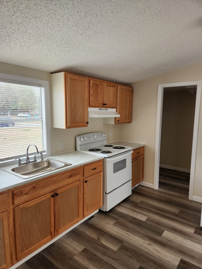 Building Photo - 1004 Aaron Ln