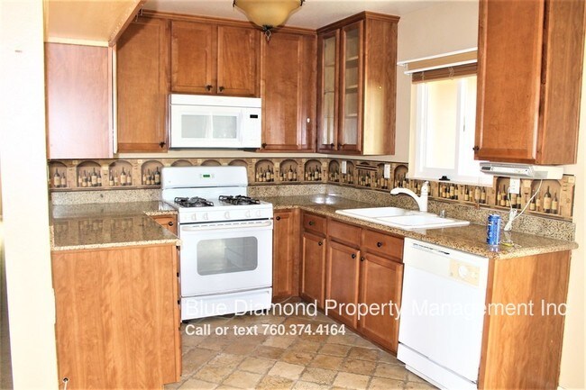 Building Photo - 525 Calle Montecito