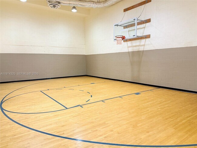 Building Photo - 511 SE 5 Ave