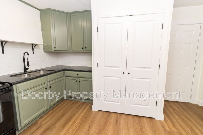 Building Photo - 908 Wheeler Ave