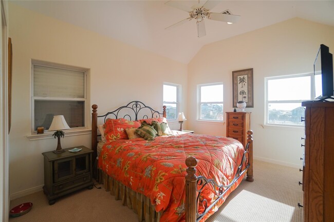 Building Photo - 16619 Bayfront Dr
