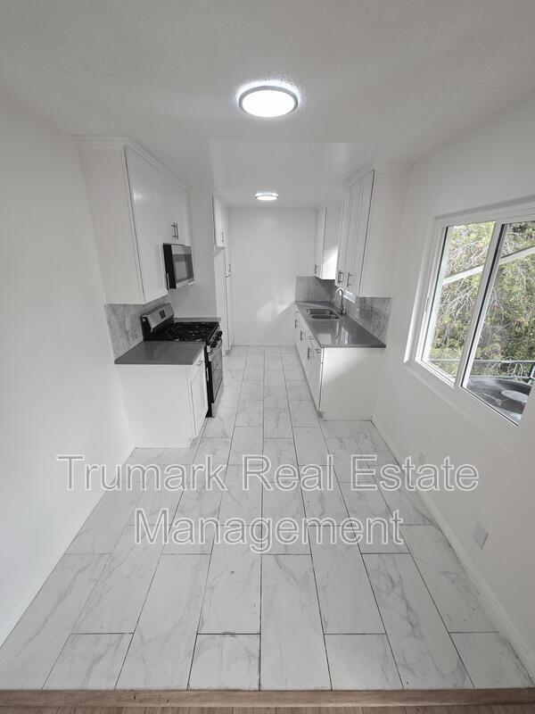 Building Photo - 1705 Fremont Ave