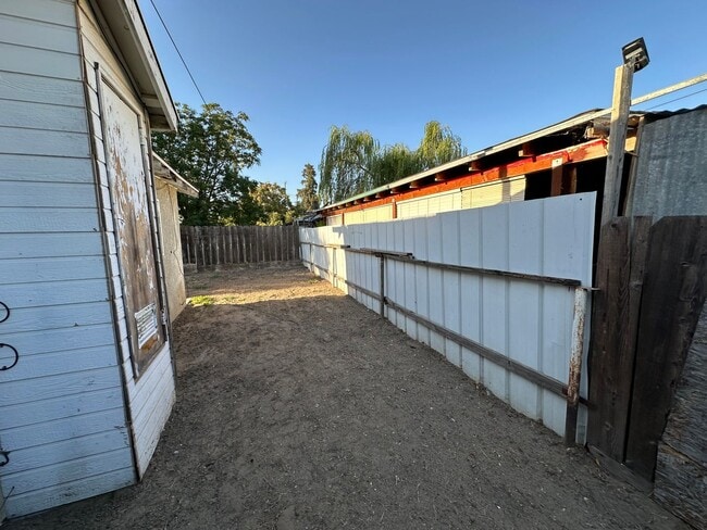 Building Photo - Nicely remodeled home