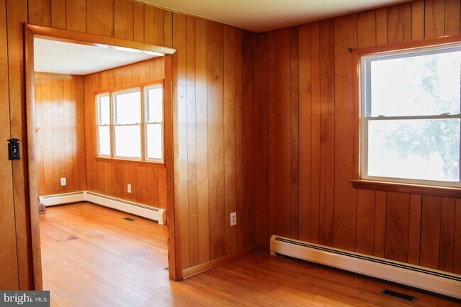 Building Photo - 481 Riffey Ln