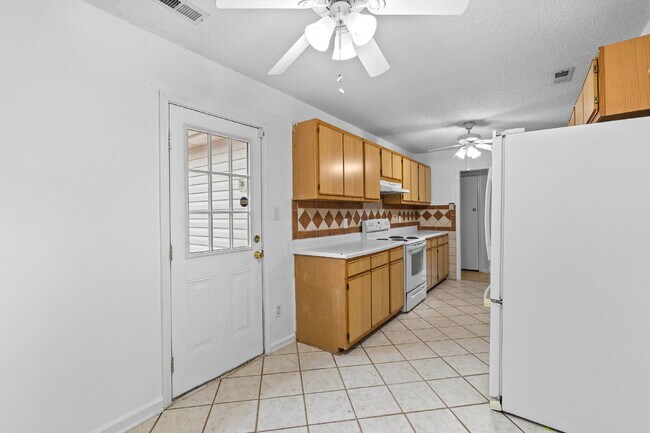 Building Photo - 314 Pebble Ln