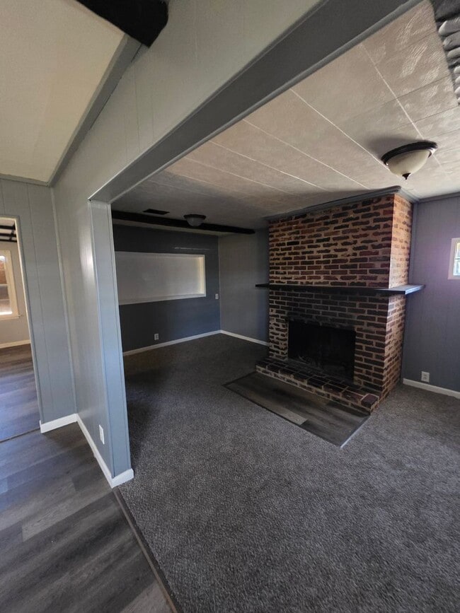 Building Photo - Nice Updated 3bd/1bath