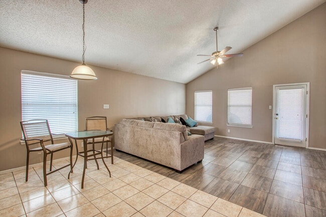 Building Photo - 12561 Paseo Alegre Dr