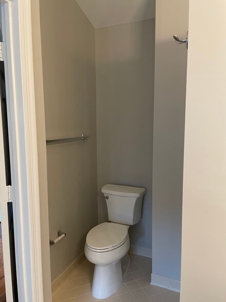 Master bath - 3922 Kathryn Jean Ct