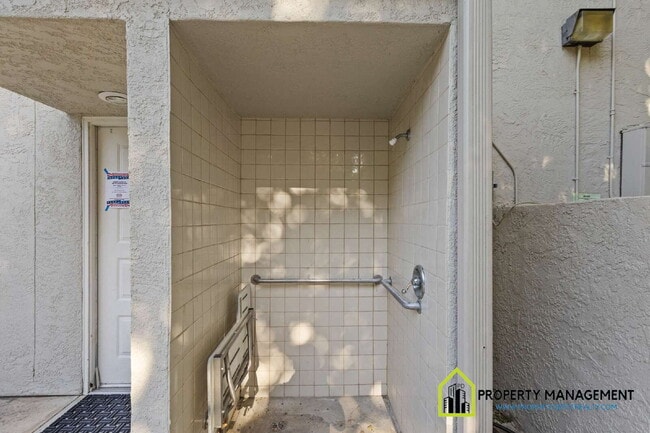 Building Photo - Remodeled Downtown Condo Rental