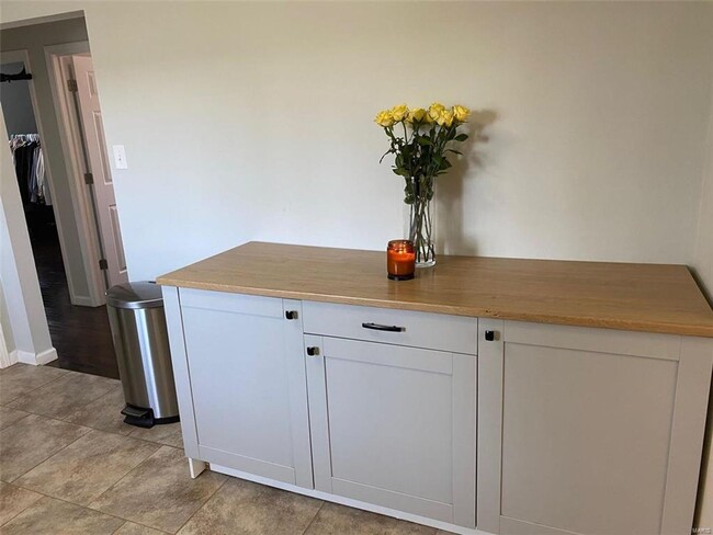 Building Photo - 7 Edgeworth Ave