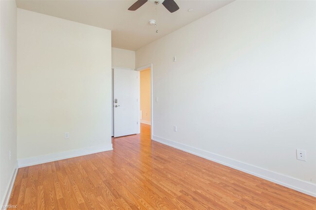 Building Photo - 2 br, 1 bath Triplex - 1405 N SYDENHAM ST ...