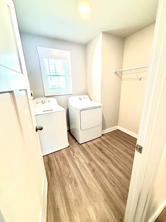 Building Photo - Immaculate Home