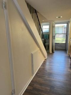 Building Photo - 2497 Country Club Dr