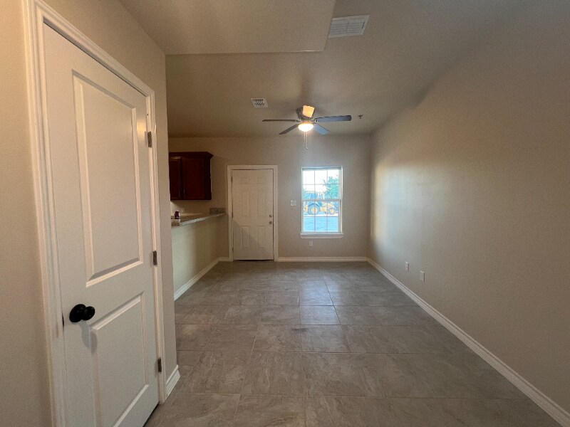 Building Photo - 2904 E Lyon St