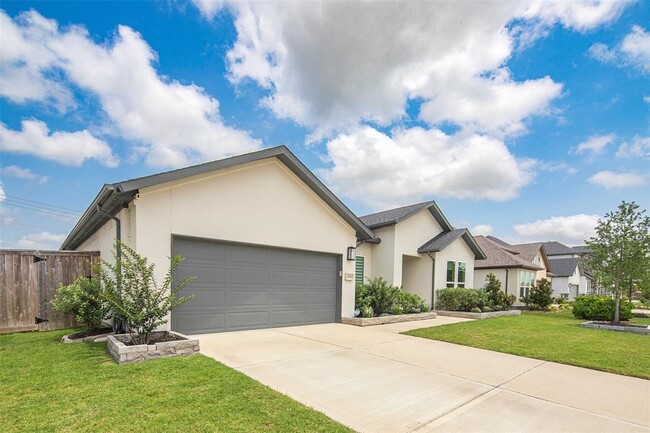 Building Photo - 1682 Sherwood Glen Dr