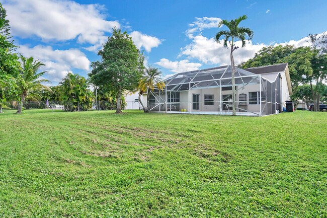 Building Photo - 10567 Paso Fino Dr