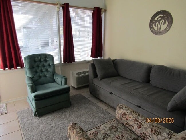 Building Photo - 2204 Perrin Dr