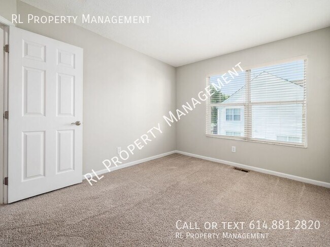 Building Photo - Spacious 3 bedroom 2.5 bathroom condo in W...