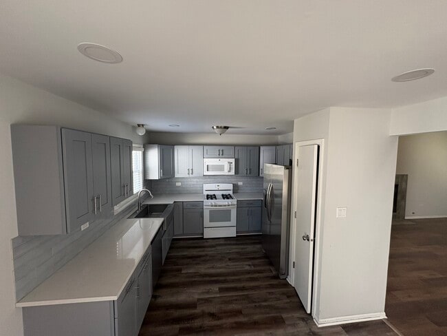 Building Photo - 381 Pearson Cir