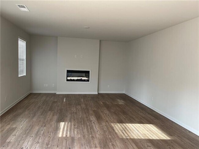 Building Photo - 240 Summerwood Ln