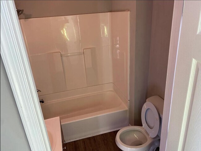 Building Photo - 327 S Main St