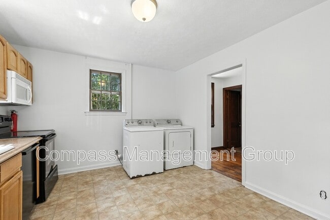 Building Photo - 5501 Lake Shore Dr