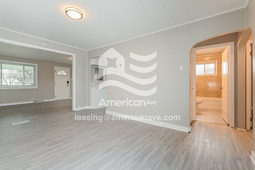 Building Photo - 933 Sycamore St