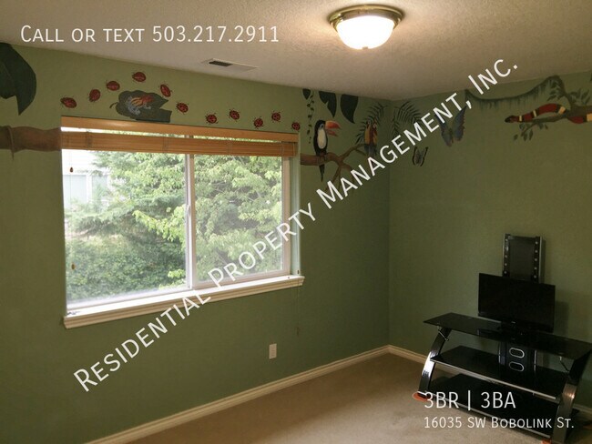 Building Photo - 16035 SW Bobolink St