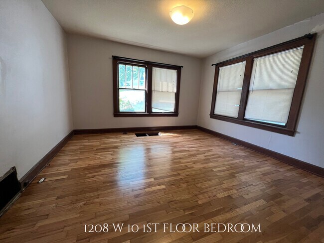 Building Photo - 1208 W 10th St