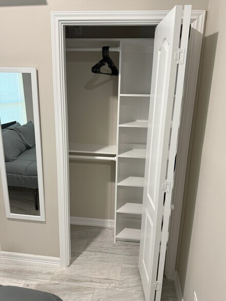 Right Side Closet - 5712 Abbey Ct