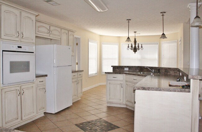 Building Photo - Gorgeous Phenix City Home Off Of HWY 165!
