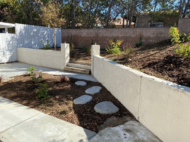 Building Photo - 884 Moffatt Cir