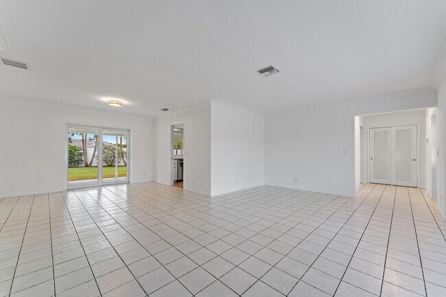 Building Photo - 130 Gulfstream Rd