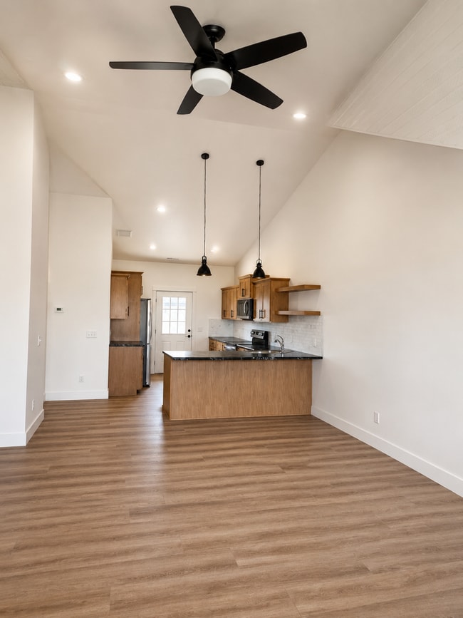 Building Photo - 6306-6308 Decker Lane